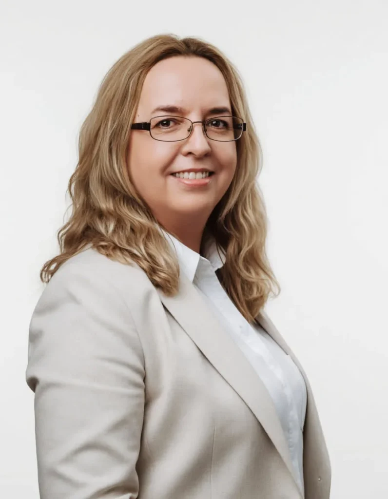 Magdalena Fowler, tłumacz przysięgły języka angielskiego — portret w półprofilu